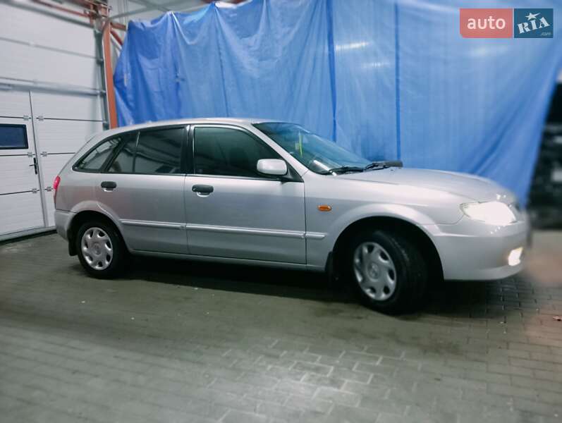 Хэтчбек Mazda 323 2001 в Киеве