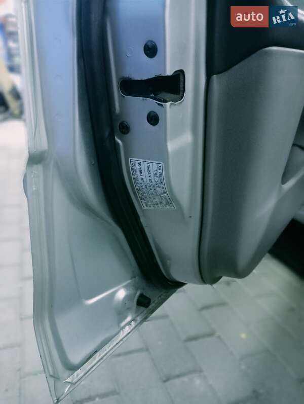 Хэтчбек Mazda 323 2001 в Киеве