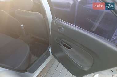 Седан Mazda 323 1996 в 