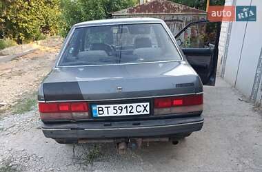 Седан Mazda 323 1988 в Херсоні