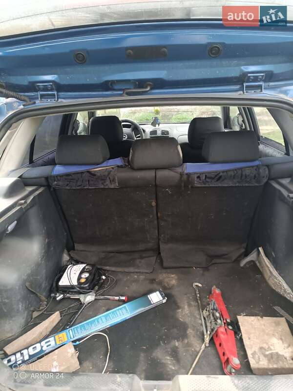 Хэтчбек Mazda 323 2000 в Рудки