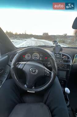 Хетчбек Mazda 323 1998 в Рівне