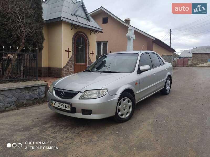 Седан Mazda 323 2003 в Залещиках