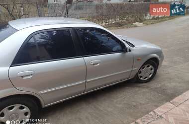 Седан Mazda 323 2003 в Залещиках