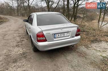 Седан Mazda 323 1999 в Білій Церкві