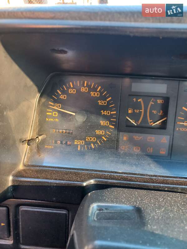 Универсал Mazda 323 1987 в Одессе