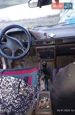Седан Mazda 323 1994 в 