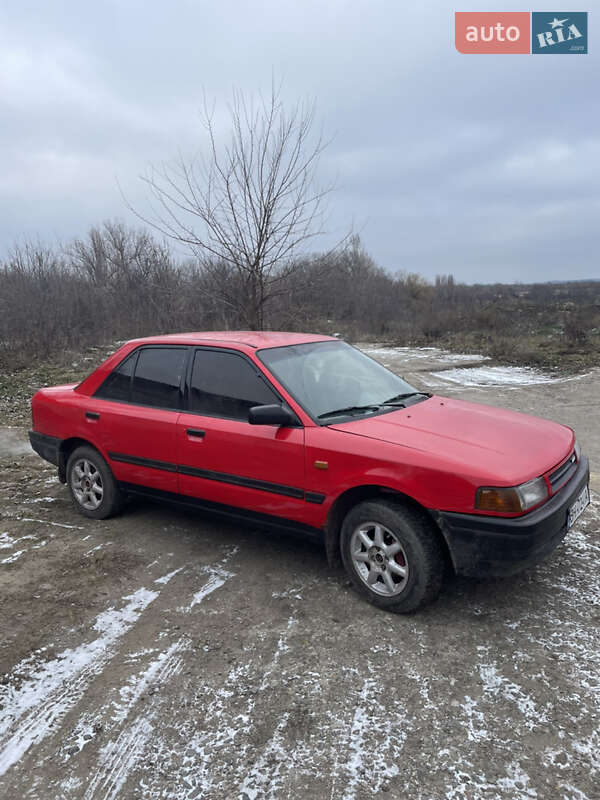 Седан Mazda 323 1992 в Подольске