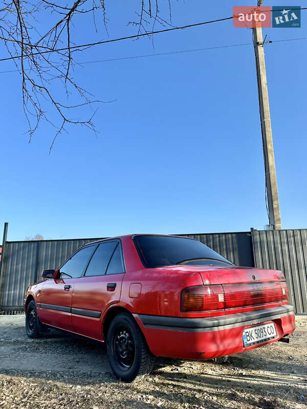 Седан Mazda 323 1992 в Вараші