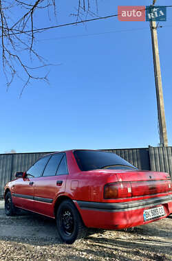 Седан Mazda 323 1992 в Вараше