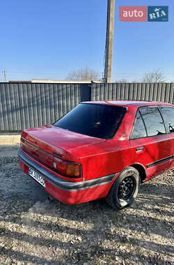 Седан Mazda 323 1992 в Вараше