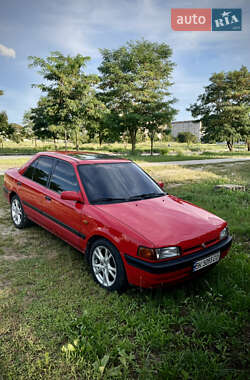 Седан Mazda 323 1992 в Вараші