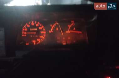 Седан Mazda 323 1989 в 