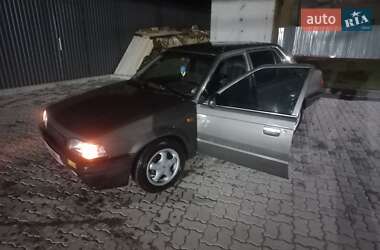 Седан Mazda 323 1989 в Львове