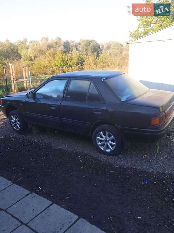 Седан Mazda 323 1990 в Білій Церкві