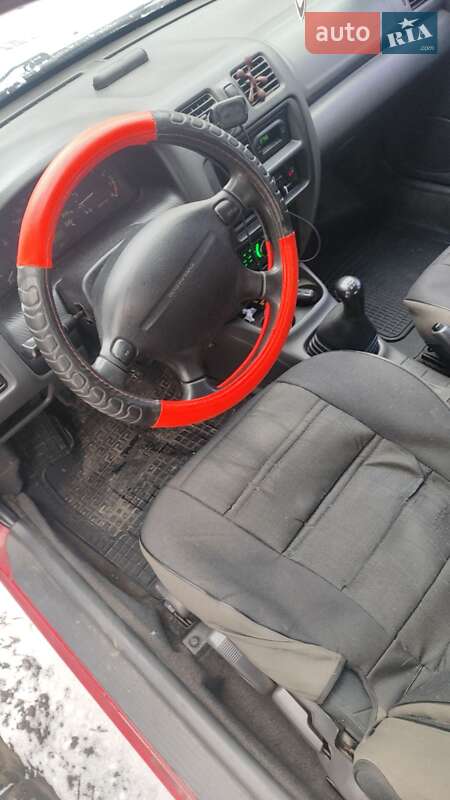 Седан Mazda 323 1997 в Киеве