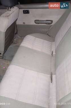Седан Mazda 323 1994 в 