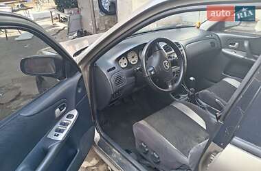 Хэтчбек Mazda 323 2000 в 