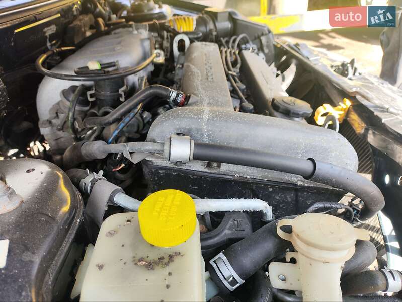 Седан Mazda 323 1996 в Запоріжжі