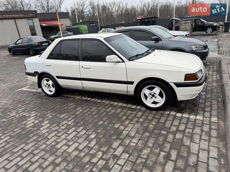 Mazda 323 1996