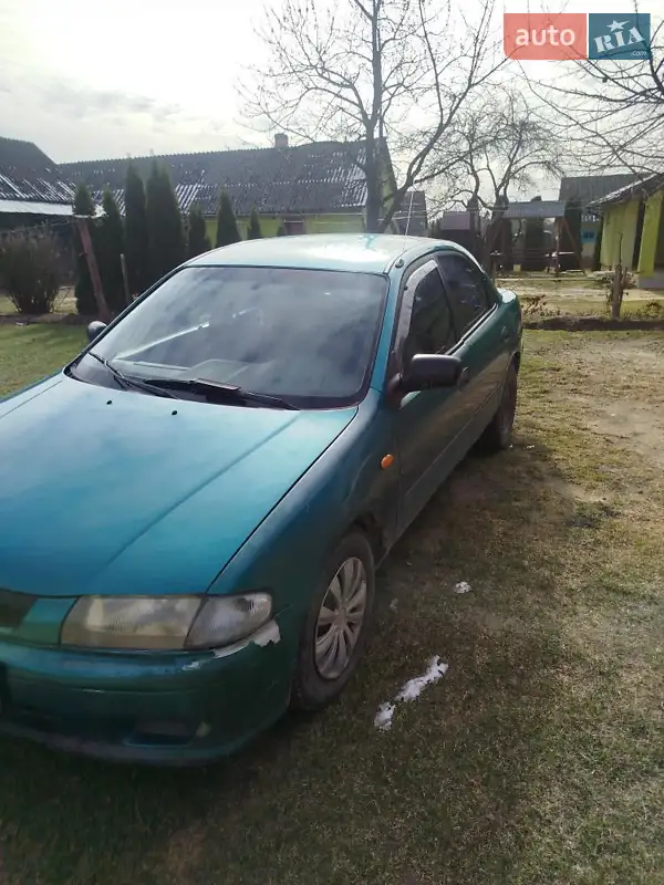 Седан Mazda 323 1997 в 