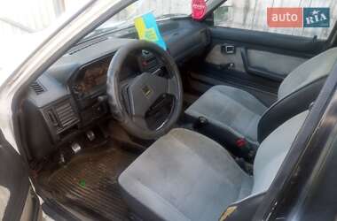 Седан Mazda 323 1987 в Обухові