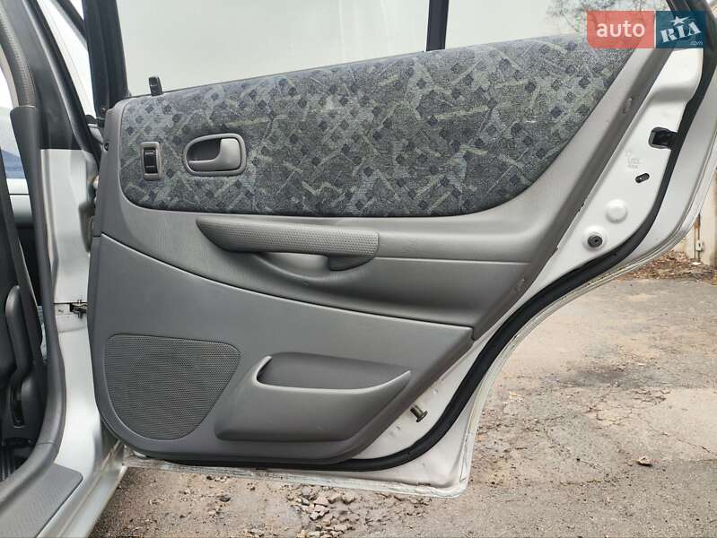 Хэтчбек Mazda 323 1998 в Светловодске