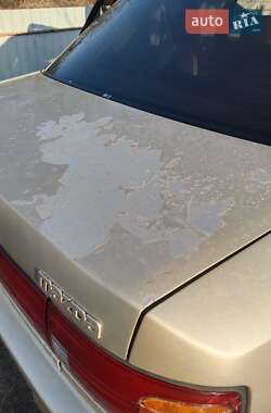 Седан Mazda 323 1993 в 