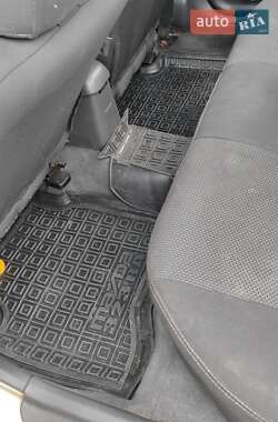Седан Mazda 323 1996 в 