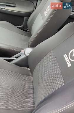 Седан Mazda 323 1996 в 