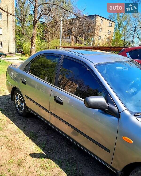 Mazda 323 1995