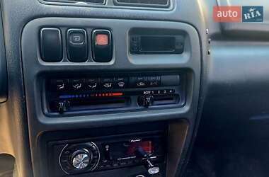 Хэтчбек Mazda 323 1998 в 