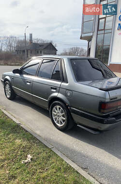 Седан Mazda 323 1986 в 