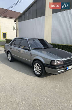 Седан Mazda 323 1986 в 