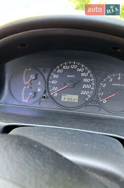 Седан Mazda 323 2001 в 
