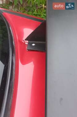 Хэтчбек Mazda 323 1998 в 