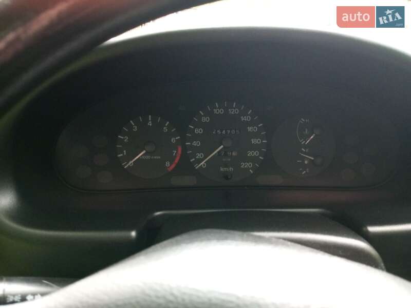 Хэтчбек Mazda 323 1996 в Самборе