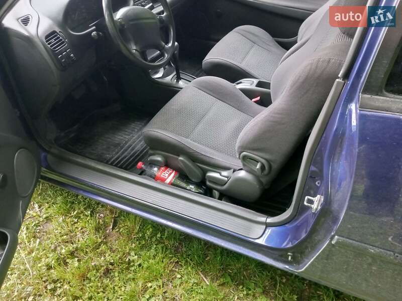 Хэтчбек Mazda 323 1996 в Самборе