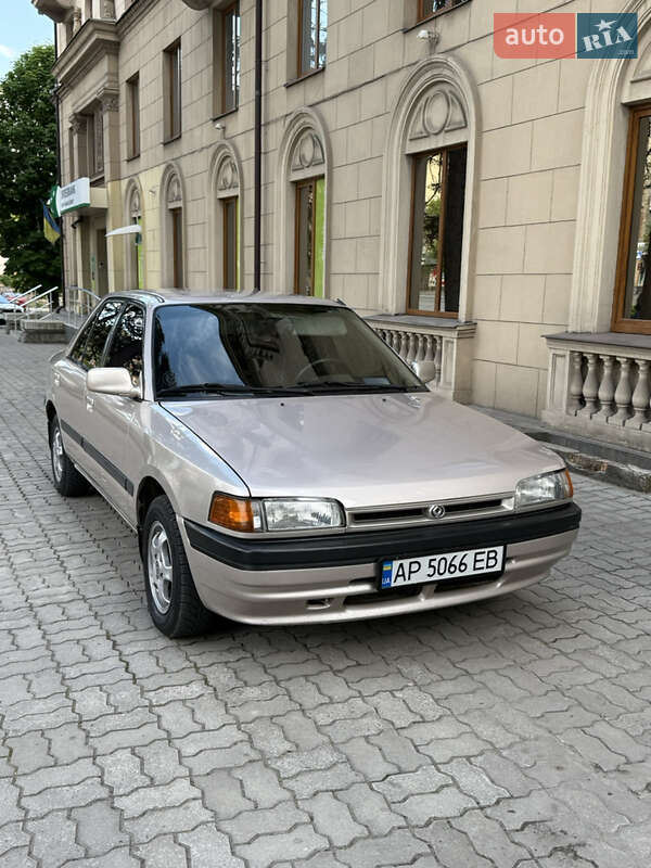 Седан Mazda 323 1995 в 