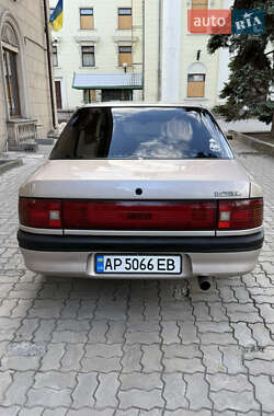 Седан Mazda 323 1995 в 