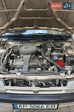 Седан Mazda 323 1995 в 