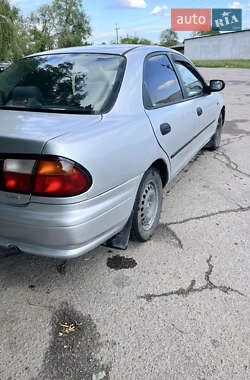 Седан Mazda 323 1998 в 