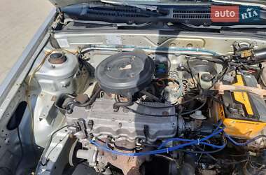 Хетчбек Mazda 323 1987 в 