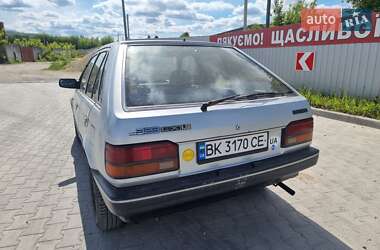 Хетчбек Mazda 323 1987 в 