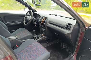 Хетчбек Mazda 323 1997 в 