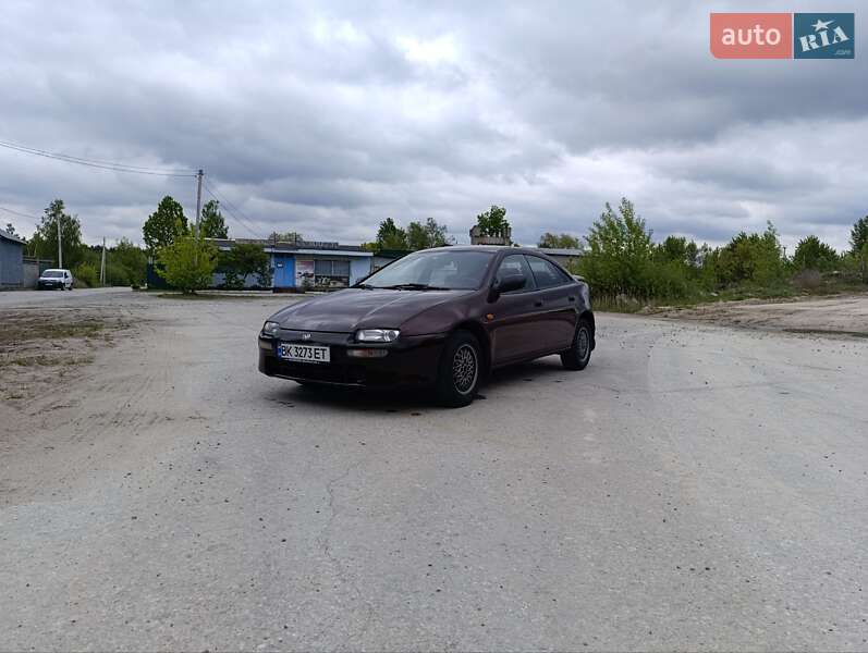Хетчбек Mazda 323 1997 в 