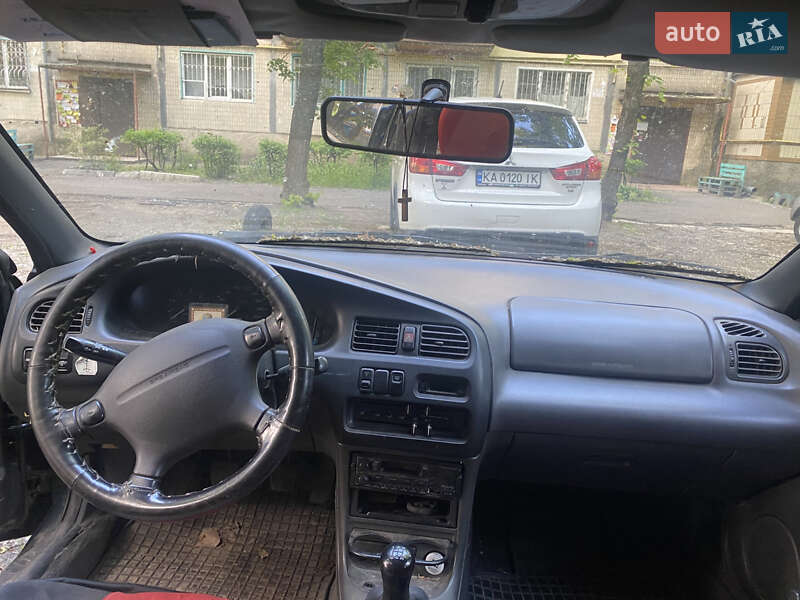 Седан Mazda 323 1995 в Києві