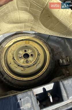 Хэтчбек Mazda 323 1997 в 