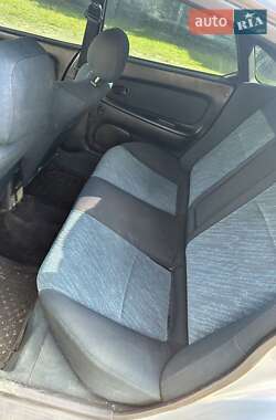 Хэтчбек Mazda 323 1997 в 