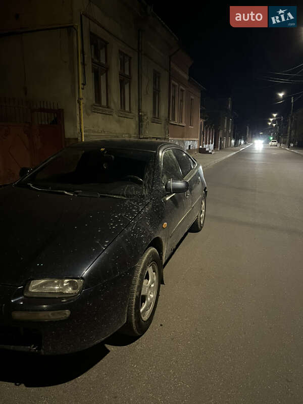 Хетчбек Mazda 323 1998 в Чернівцях
